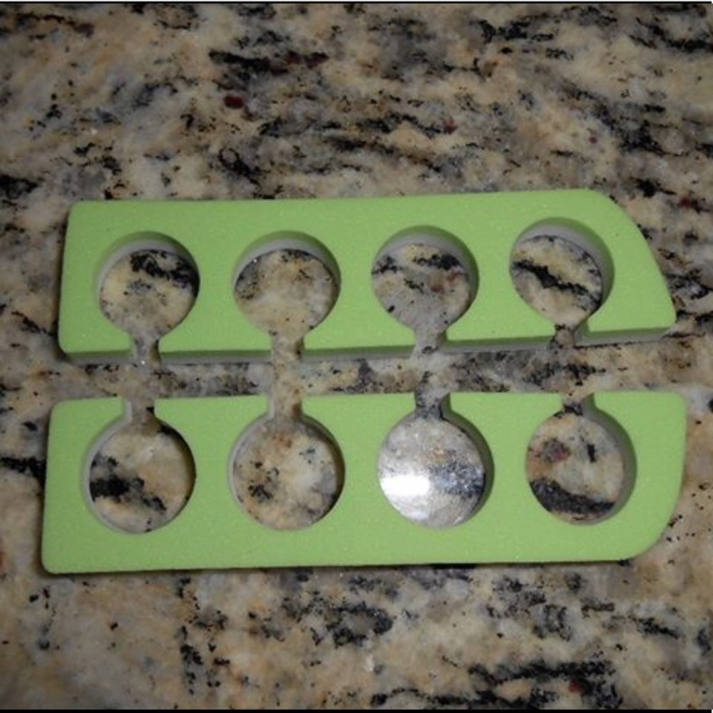 Nail divider